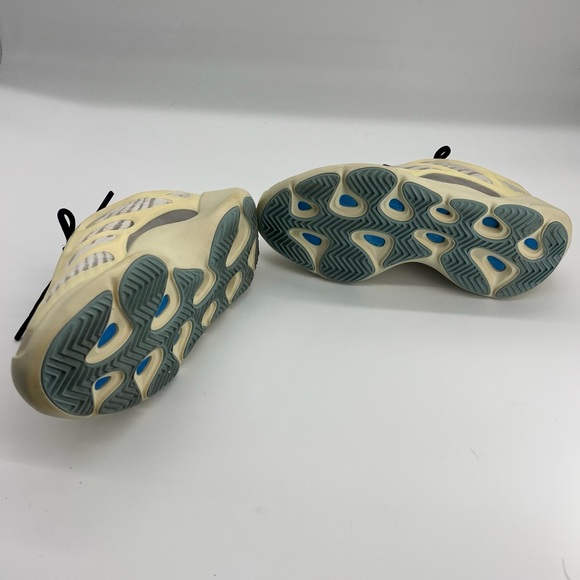 Adidas Yeezy Boost 700 V3 size 6.5 No Box - Picture 10 of 11